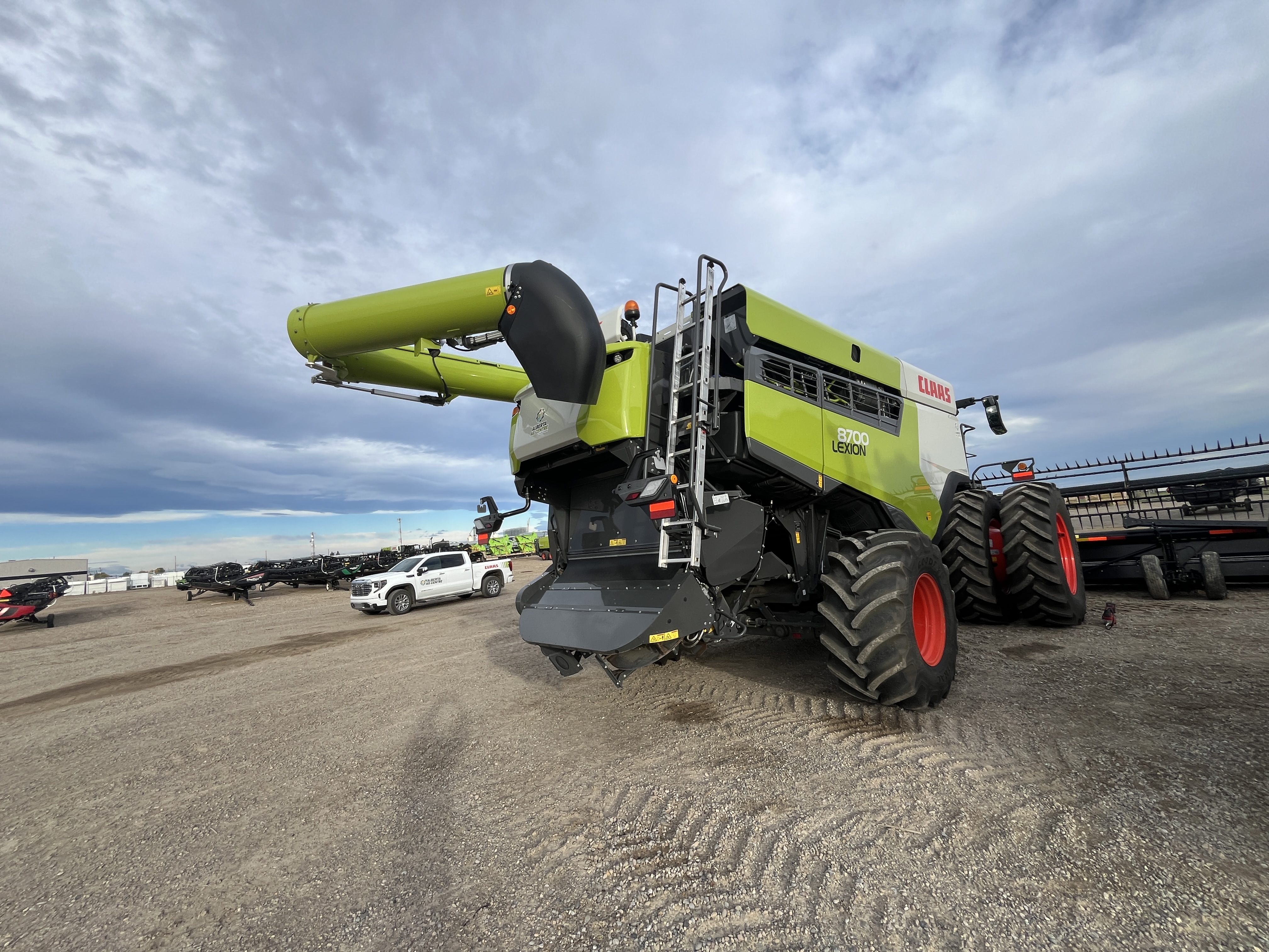 2023 CLAAS 8700 Combine