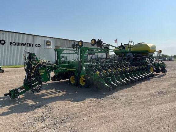 2022 John Deere DB60 Planter