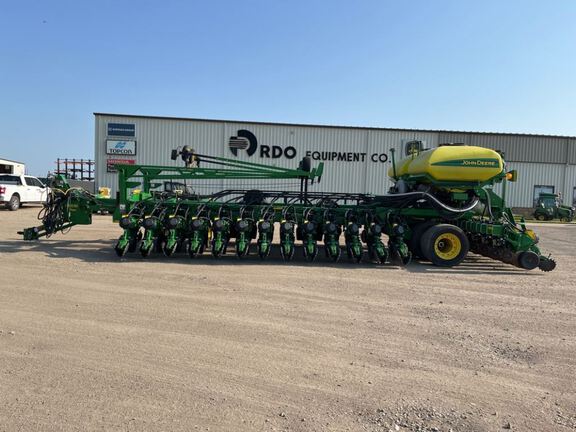 2022 John Deere DB60 Planter