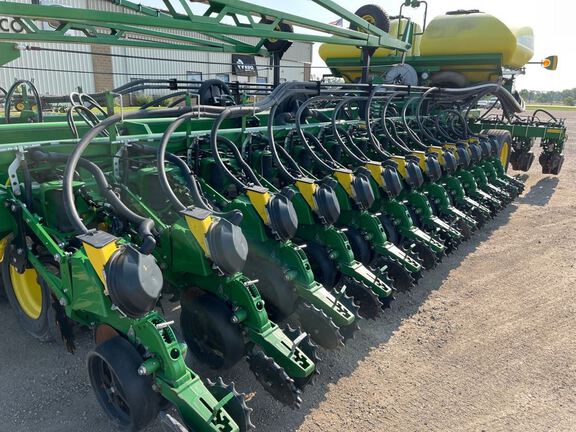 2022 John Deere DB60 Planter