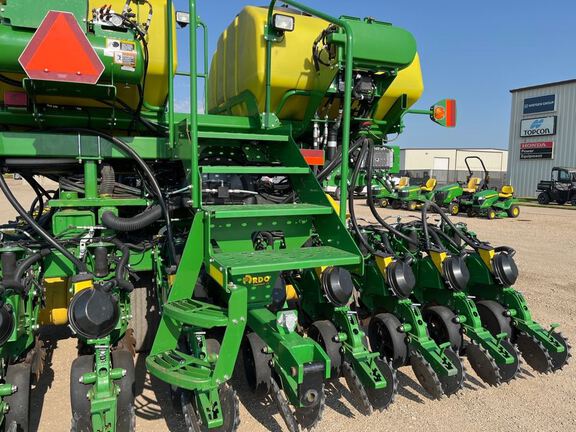 2022 John Deere DB60 Planter