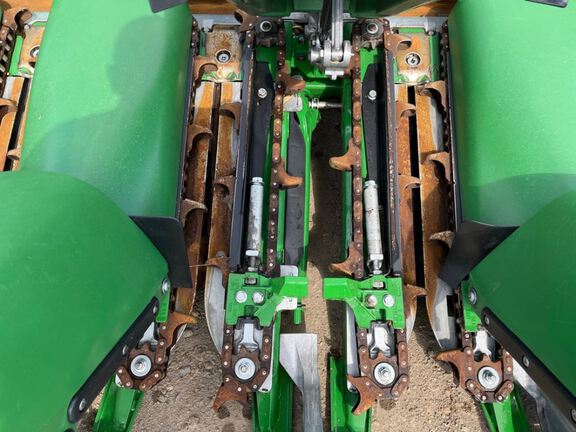 2023 John Deere C18R Header Corn Head