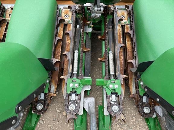 2023 John Deere C18R Header Corn Head