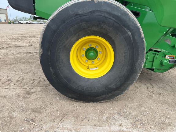 2021 John Deere 560R Baler/Round