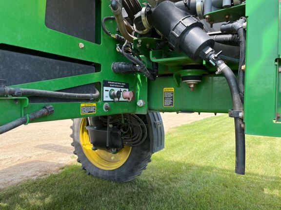 2014 John Deere R4038 Sprayer/High Clearance