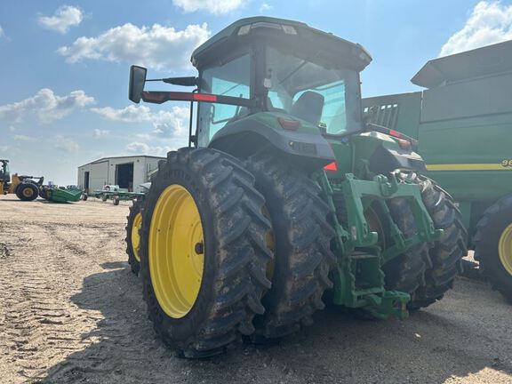 2023 John Deere 8R 250 Tractor