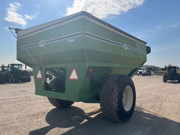 J&M 875-16 Grain Cart