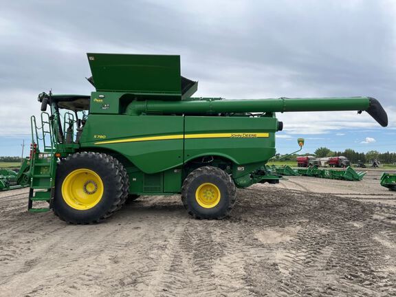 2022 John Deere S780 Combine