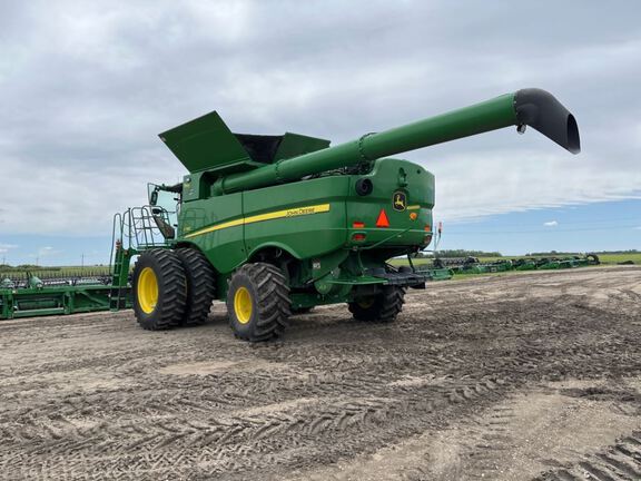 2022 John Deere S780 Combine