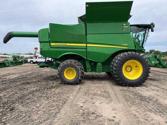 2022 John Deere S780 Combine