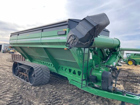 2015 Brent 1596 Grain Cart