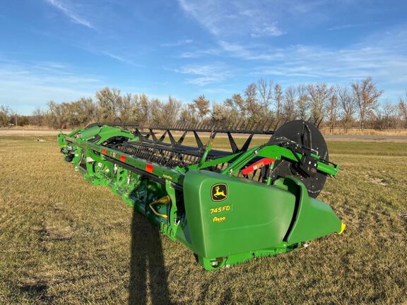 2019 John Deere 745FD Header Combine