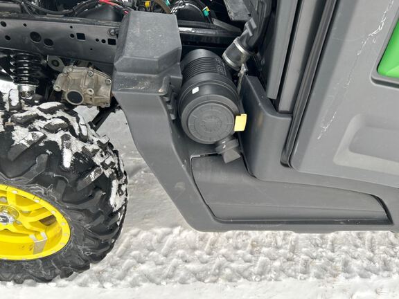 2023 John Deere XUV835R ATV