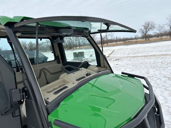 2023 John Deere XUV835R ATV