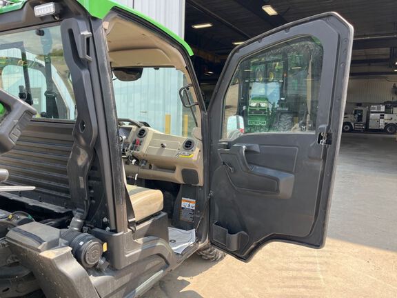 2024 John Deere XUV835R ATV