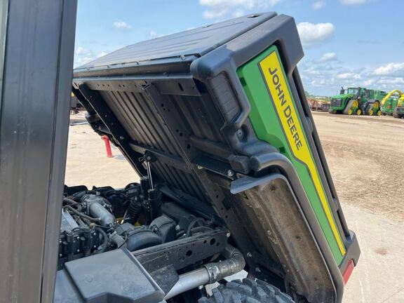 2024 John Deere XUV835R ATV