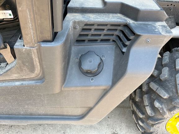 2024 John Deere XUV835R ATV