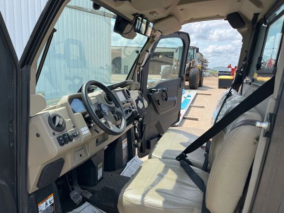 2024 John Deere XUV835R ATV