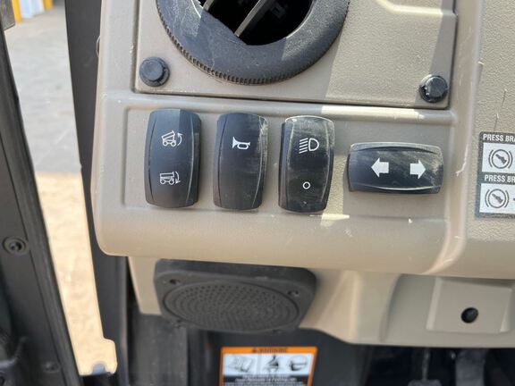 2024 John Deere XUV835R ATV