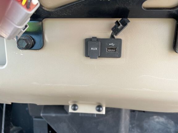 2024 John Deere XUV835R ATV