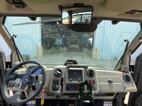 2024 John Deere XUV835R ATV