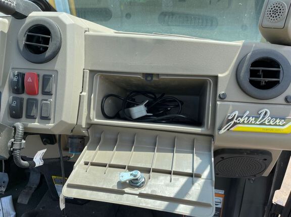 2024 John Deere XUV835R ATV