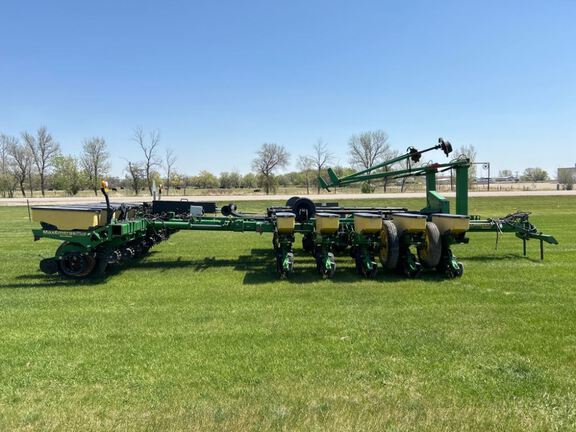 1997 John Deere 1770 Planter