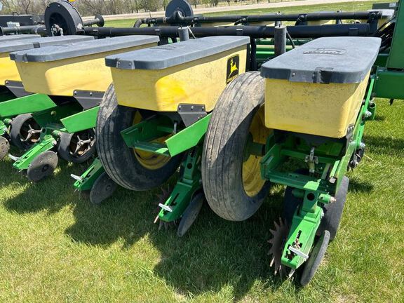 1997 John Deere 1770 Planter