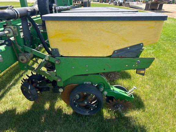 1997 John Deere 1770 Planter
