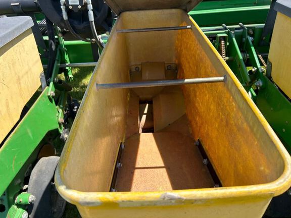 1997 John Deere 1770 Planter