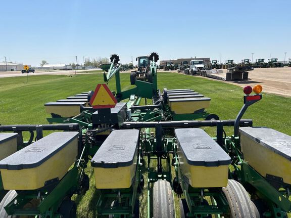 1997 John Deere 1770 Planter