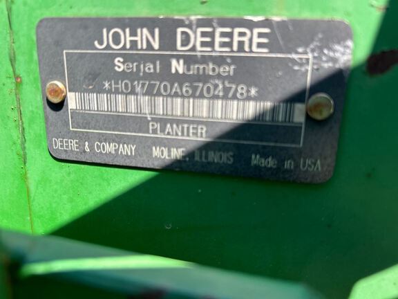 1997 John Deere 1770 Planter
