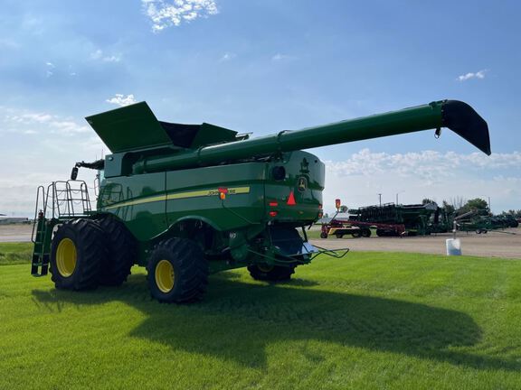 2024 John Deere S780 Combine