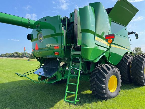 2024 John Deere S780 Combine