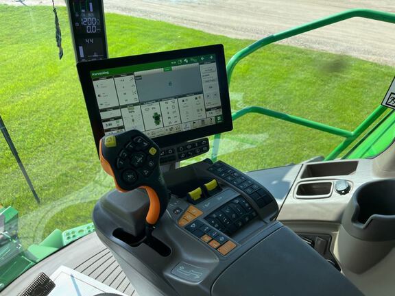 2024 John Deere S780 Combine