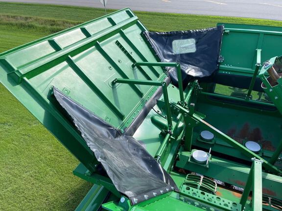 2024 John Deere S780 Combine