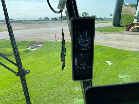 2024 John Deere S780 Combine