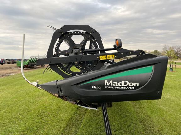 2013 MacDon FD75-D Header Combine