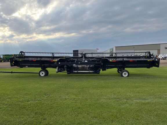 2013 MacDon FD75-D Header Combine
