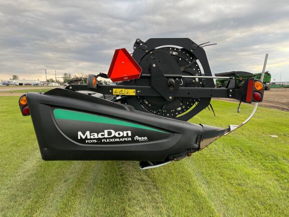 2013 MacDon FD75-D Header Combine