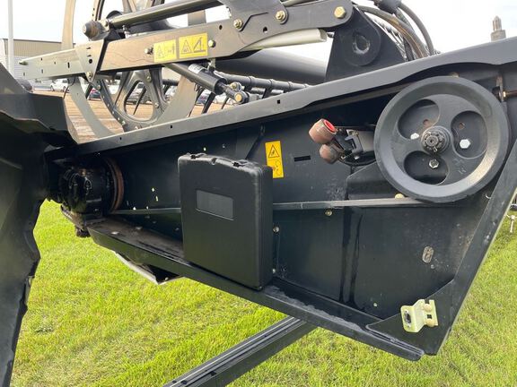 2013 MacDon FD75-D Header Combine