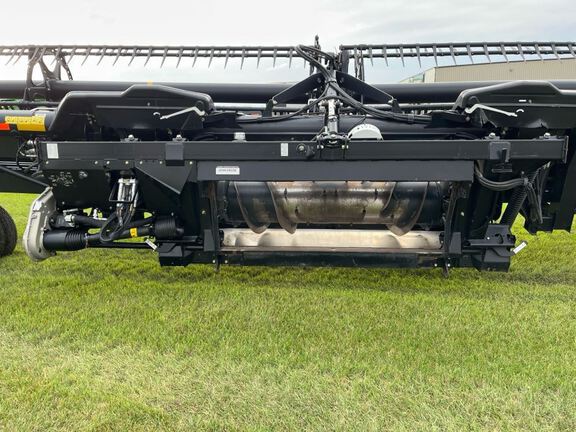 2013 MacDon FD75-D Header Combine