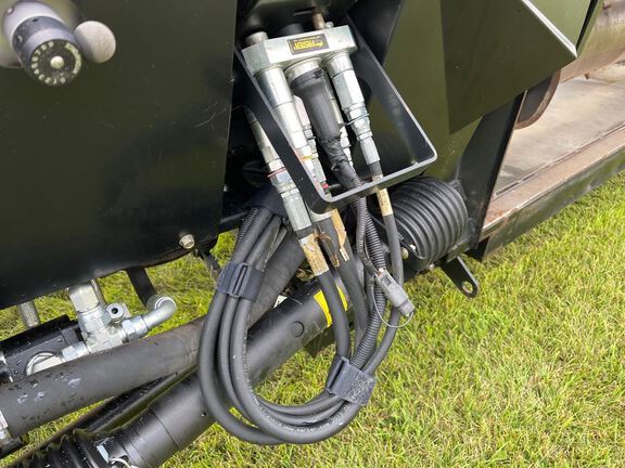 2013 MacDon FD75-D Header Combine