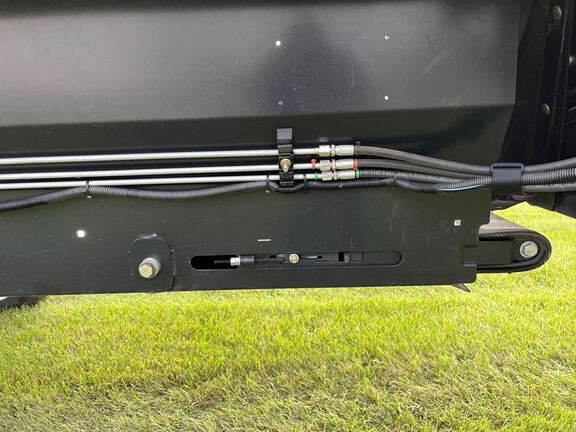 2013 MacDon FD75-D Header Combine