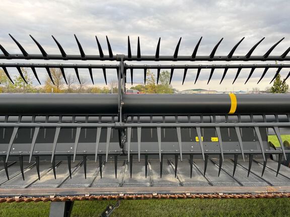 2013 MacDon FD75-D Header Combine