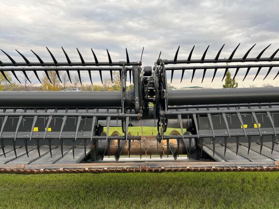 2013 MacDon FD75-D Header Combine