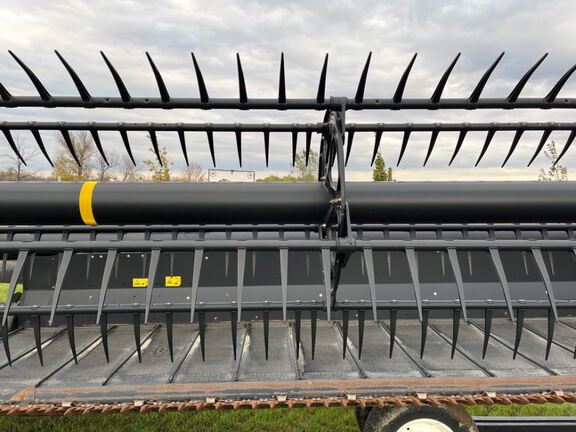 2013 MacDon FD75-D Header Combine