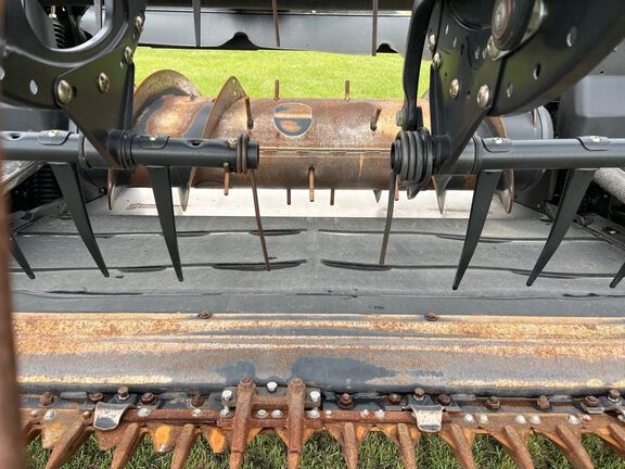 2013 MacDon FD75-D Header Combine