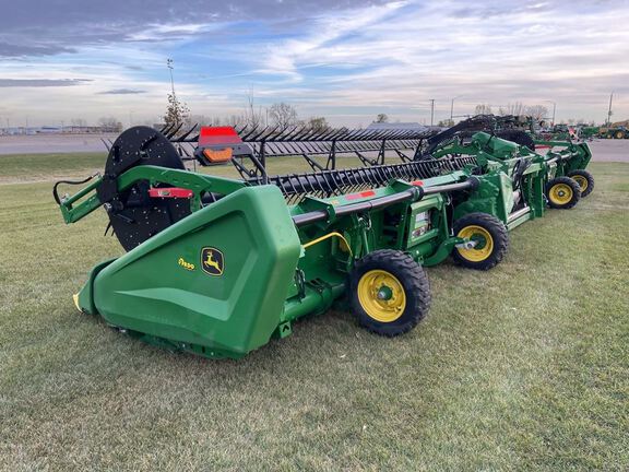 2025 John Deere HDF40 Header Combine