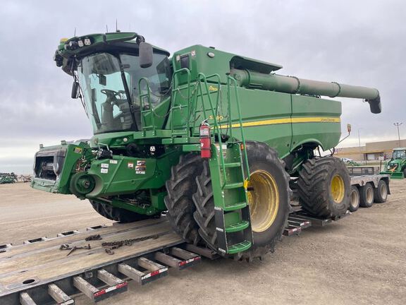 2023 John Deere S780 Combine